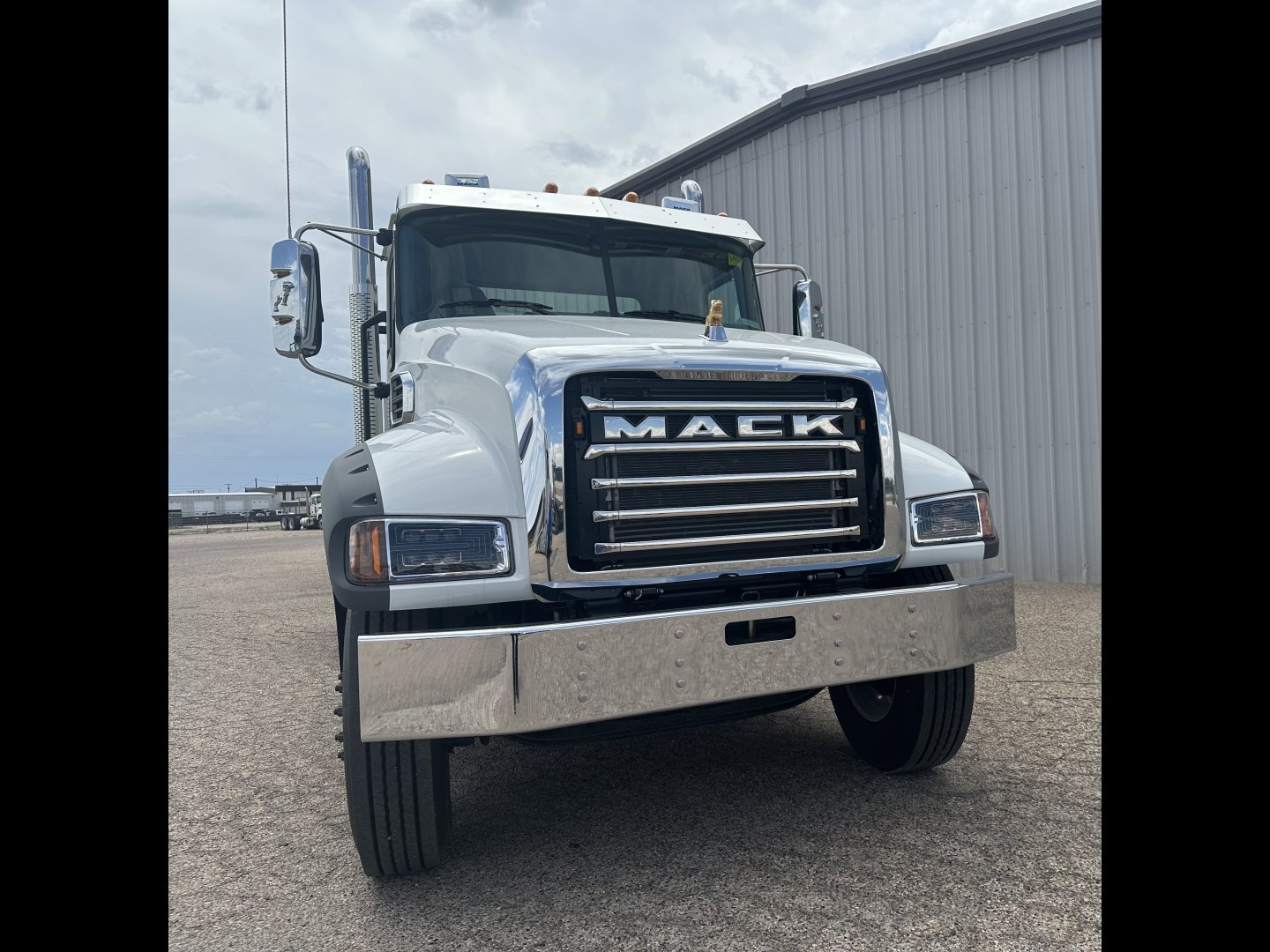 2026 Mack GR64FT