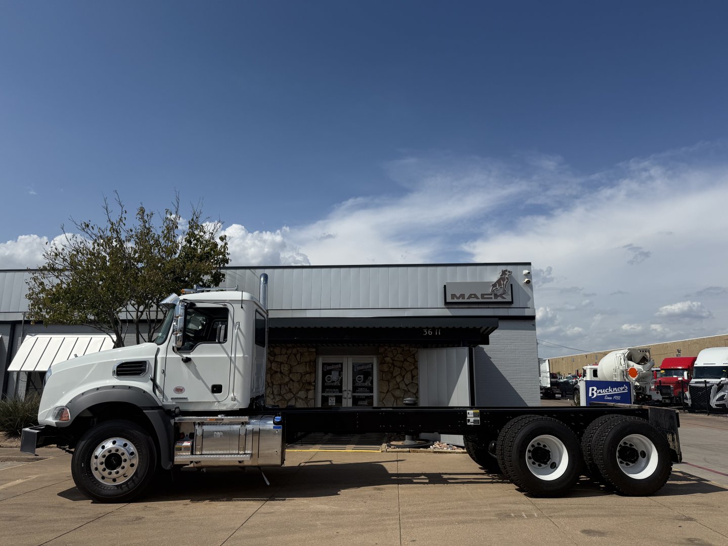 2026 Mack GR64B