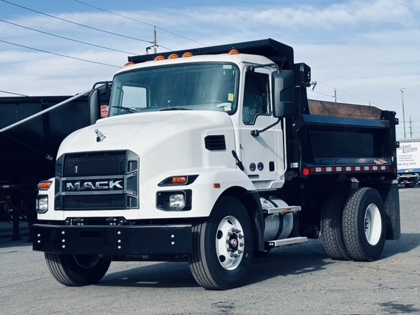 2025 Mack MD64