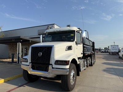 2026 Volvo VHD64F300