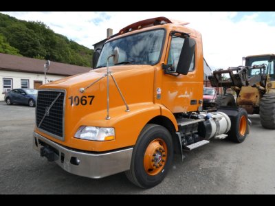 2014 Volvo VNM42T