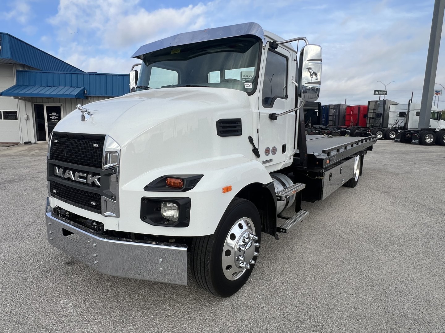 2026 Mack MD64