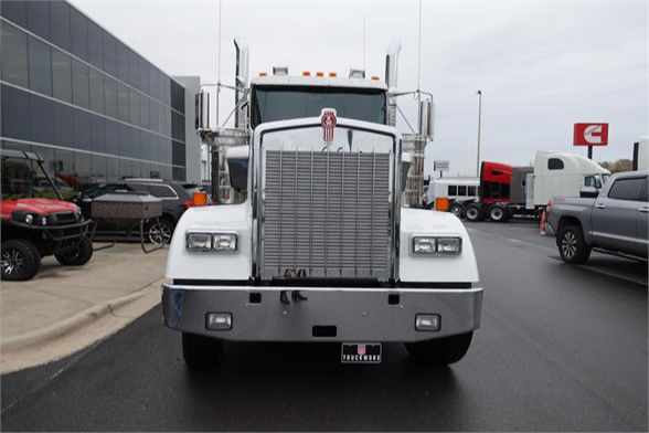 2022 Kenworth W900L - Conventional Daycab Truck in Birmingham, Alabama