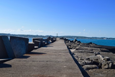 Extensa escollera de más de 1 km