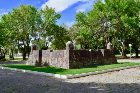 Monumento al Fuerte San Miguel en la Plaza de 18 de Julio