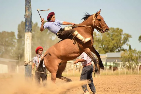 "Sociedad Nativista Tradición de Lascano" en Lascano
