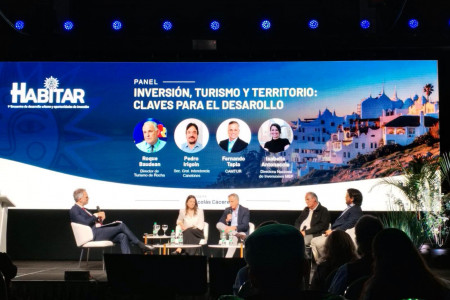 Rocha participó en HABITAR 2026 con un stand institucional y presencia en los paneles