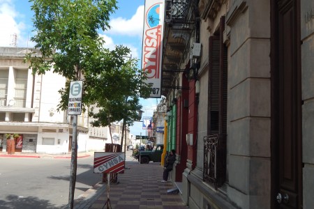 Agencia de ómnibus Cynsa / Núñez en Rocha