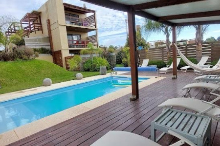 Los Caracoles Piscina & Spa en Punta del Diablo, apartamentos con terraza y parrillero. Todo el año 