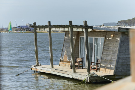 Laguna Garzón Floating Lodge