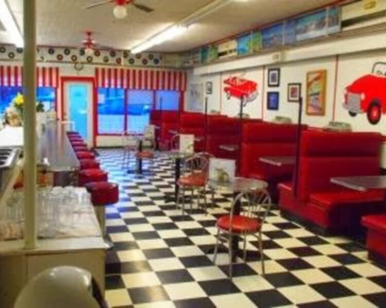 Evelyn's Memory Lane Diner, High River, AB, Seen On You Gotta Eat Here