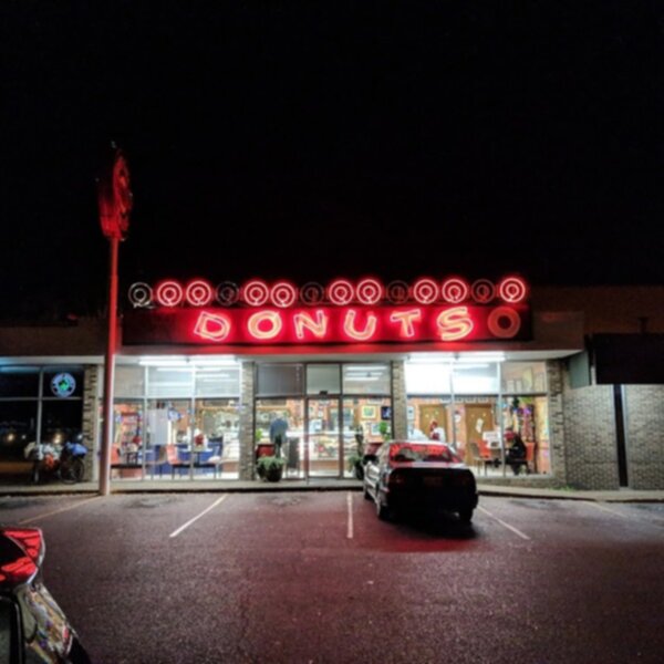Gibson's Donuts, Memphis, TN, Seen On Best Thing I Ever Ate