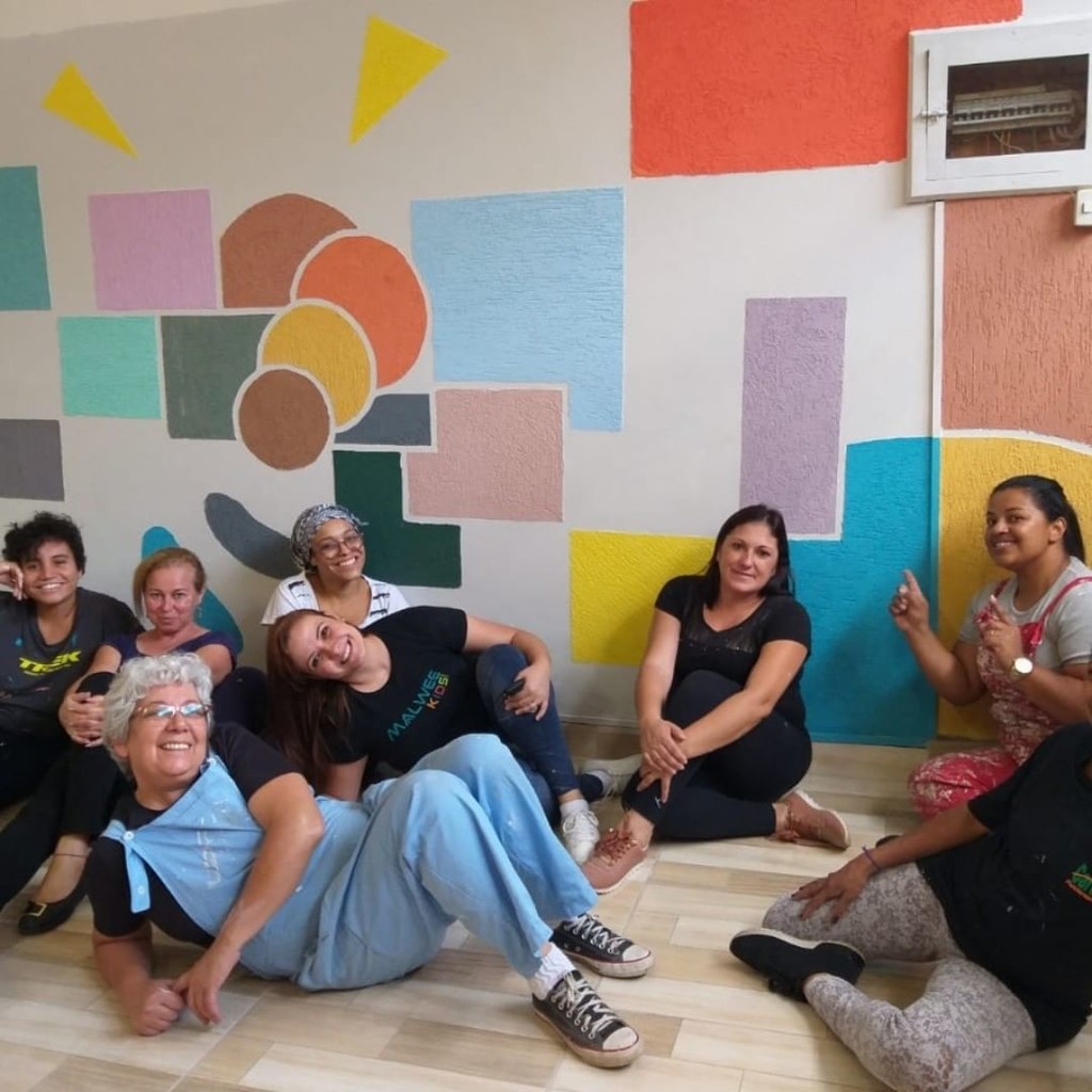 Projeto capacita mulheres a terem sua própria fonte de renda pela pintura