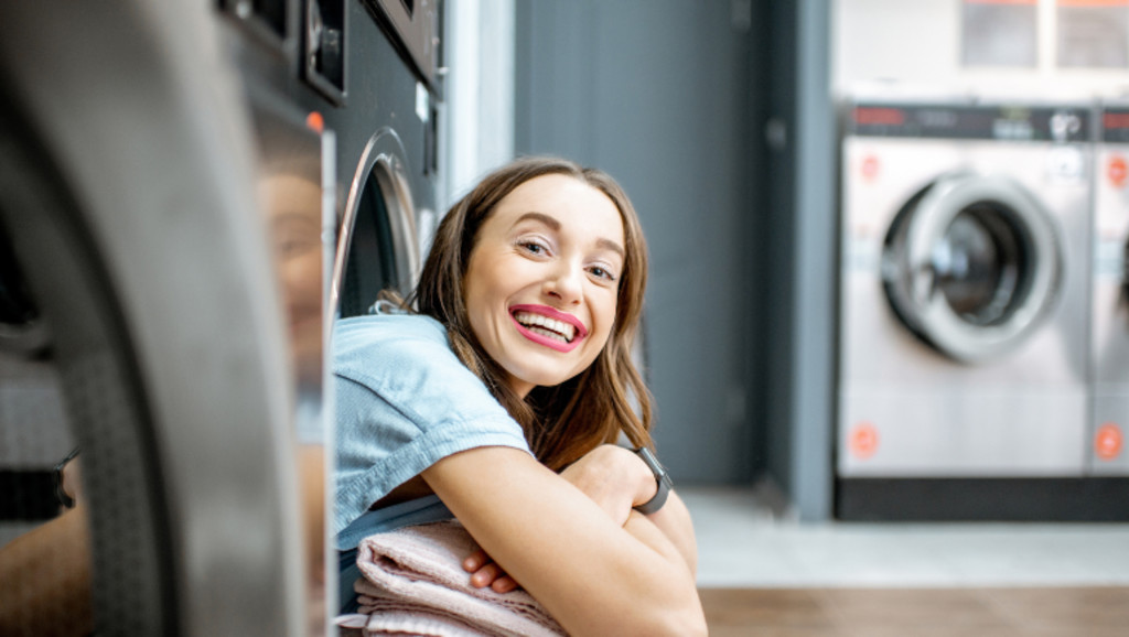 As vantagens de usar uma lavanderia profissional em comparação com a lavagem em...