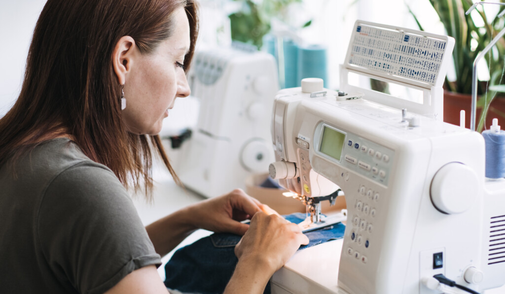 Além da Lavagem: Reparo e Costura para Suas Roupas Favoritas