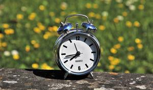 Clock-sping-medium