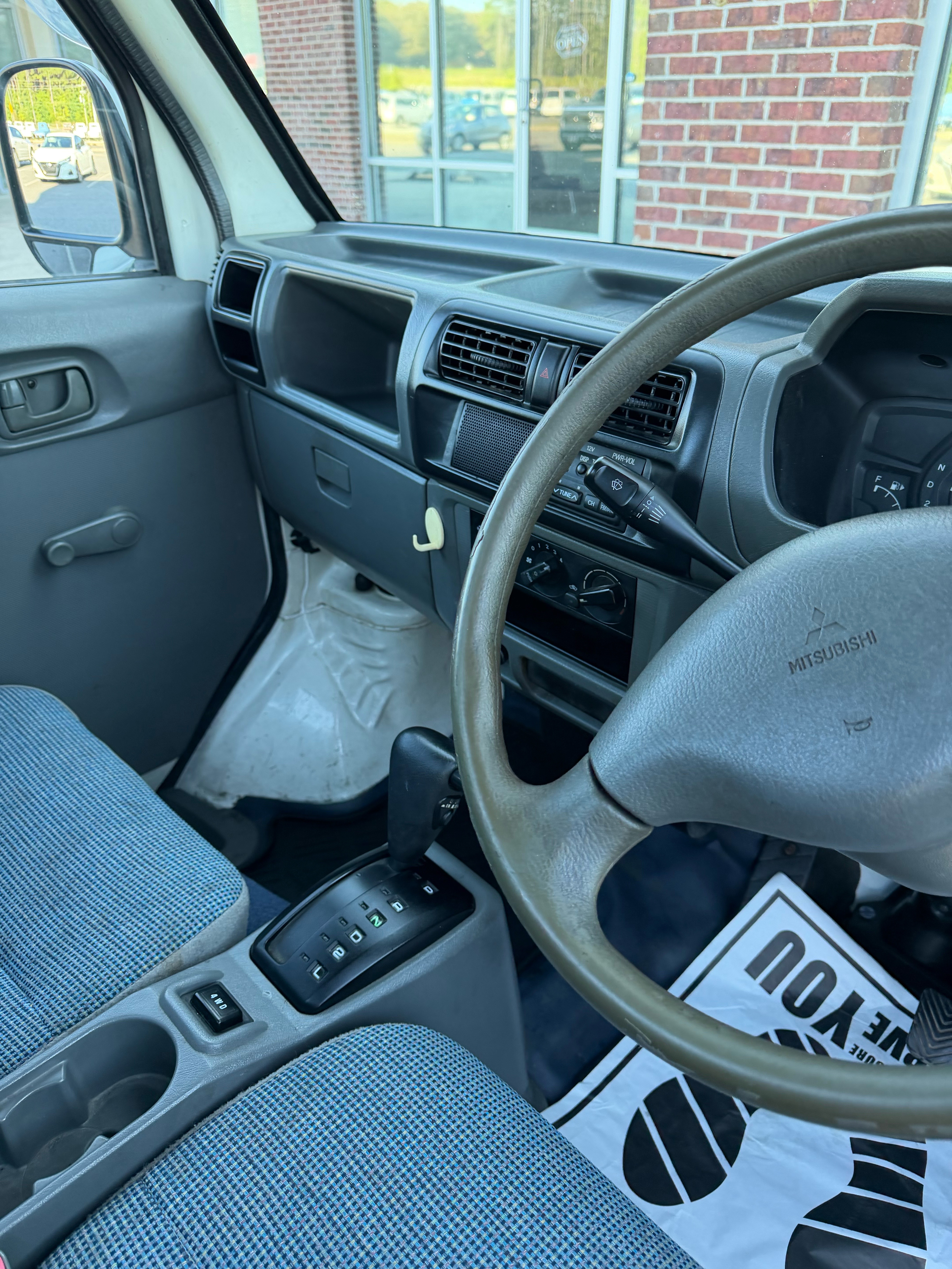 1999 Mitsubishi Minicab JDM car for sale — photo 12 of 12