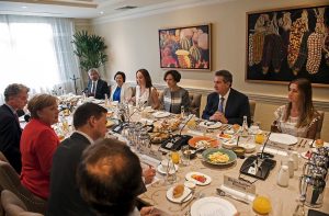 Duda que Peña Nieto resuelva el caso de los 43, dice Abel Barrera a Merkel