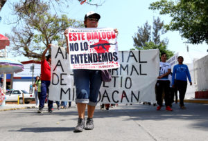 Marchan normalistas de Ayotzinapa en Chilpancingo en solidaridad con Tiripetío