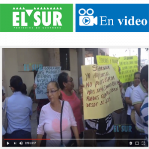Protestan maestros jubilados en el zócalo para exigir pagos atrasados desde 2013