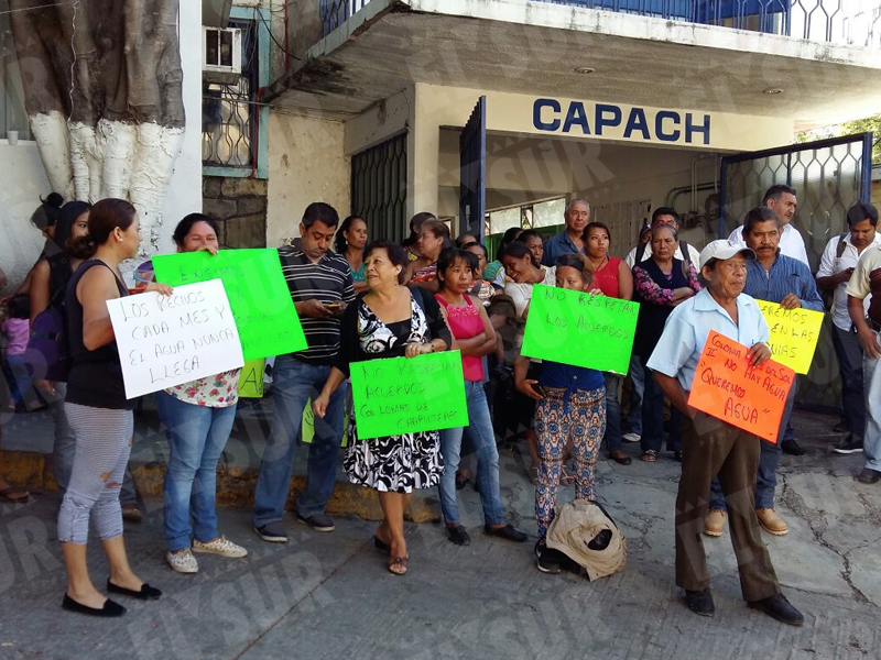 Bloquean vecinos de Chilpancingo la calle frente a la Capach; exigen ...