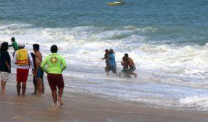 Pronostican disminución, pero siguen rachas de olas altas