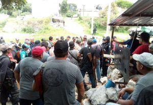 Negocian con autodefensas la libertad de policías en Teloloapan