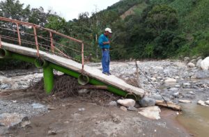 Cinco pueblos de Acatepec incomunicados por la caída de puentes