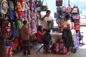 Compras de último día para el regreso a la escuela