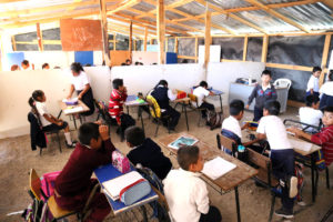 Militares y conflictos ayer en el regreso a clases