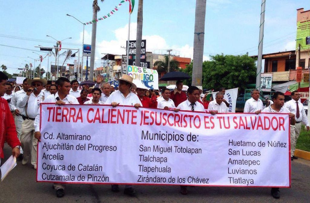 Marchan mil evangélicos en Altamirano para pedir por la paz y orar por ...