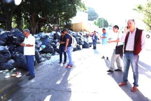 Con ayuda de Astudillo, comenzó la recolección de basura amontonada seis días en la capital