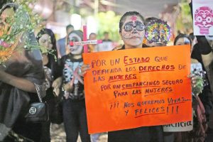 Marchan catrinas en Chilpancingo contra los feminicidios