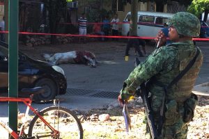 Ejecutan a balazos a un hombre en Coyuca de Catalán y hieren a otros dos en Taxco