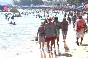 Llegan más visitantes pero menos dinero a Acapulco, reconoce Rodríguez Escalona