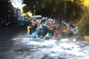 El acumulamiento de basura es por presión de las empresas recolectoras, admite el alcalde