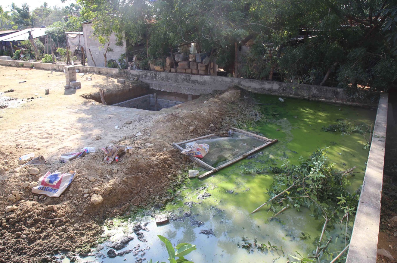El patio de la comandancia de la Policía Comunitaria de los Bienes Comunales de Cacahuatepec, en La Concepción, Acapulco; en este lugar fueron asesinados policías comunitarios durante la irrupción de policías estatales y ministeriales el domingo. Foto: Carlos Alberto Carbajal