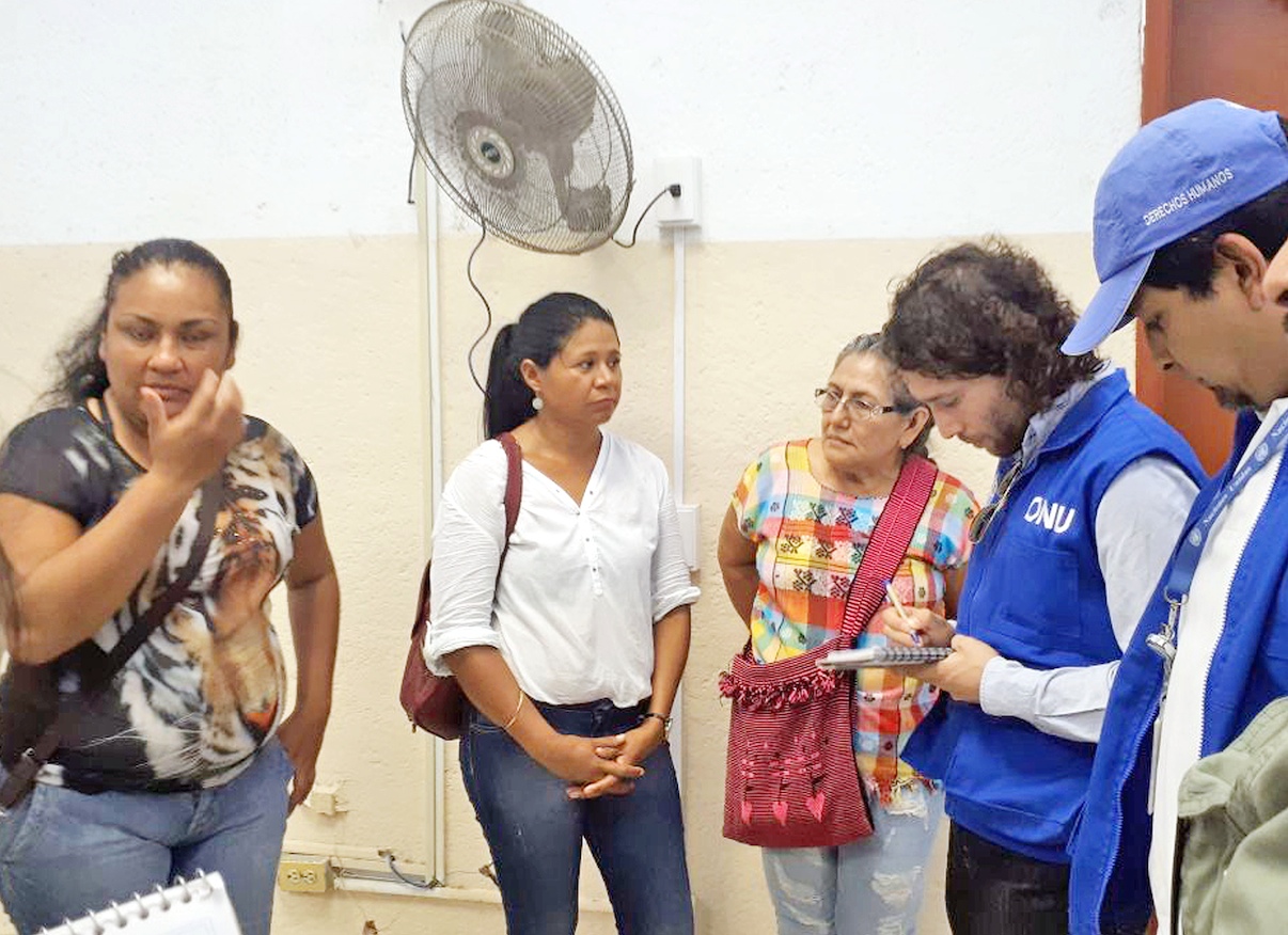 Enviados de la oficina del Alto Comisionado de  Derechos Humanos de la ONU visitaron los juzgados para escuchar la versión de los detenidos del Cecop y documentar la actuación de las fuerzas de seguridad en los hechos del domingo en La Concepción  Foto: Mariana Labastida