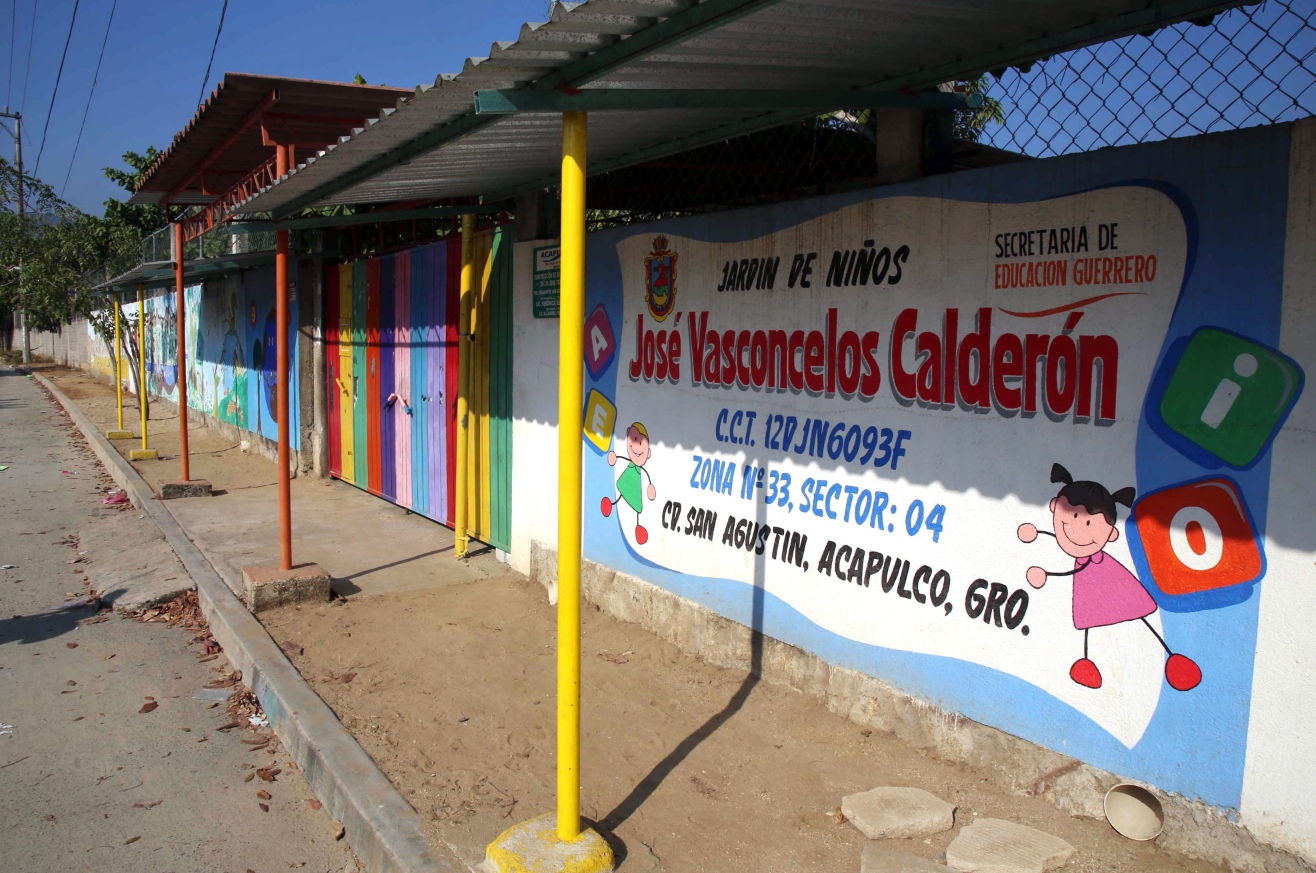 El Jardín de Niños José Vasconcelos en San Agusti?n, sin vigilancia en el regreso a clases y donde maestros no permiten el ingreso de ninguna persona por motivos de seguridad. Foto: Carlos Alberto Carbajal