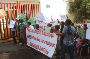 Protestan en el penal y la Fiscalía familiares de los seis muertos contrarios al Cecop
