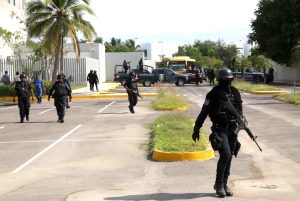 Dictan prisión preventiva a Suástegui y a 24 miembros más del Cecop por homicidio