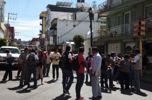 No acude la SEG a una reunión con maestros; cierran calles y toman oficinas en Chilpancingo