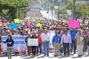 Miles marchan de Quechultenango por el fertilizante