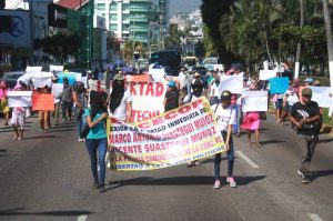 Marchan y bloquean la Costera para exigir la libertad de los presos del Cecop
