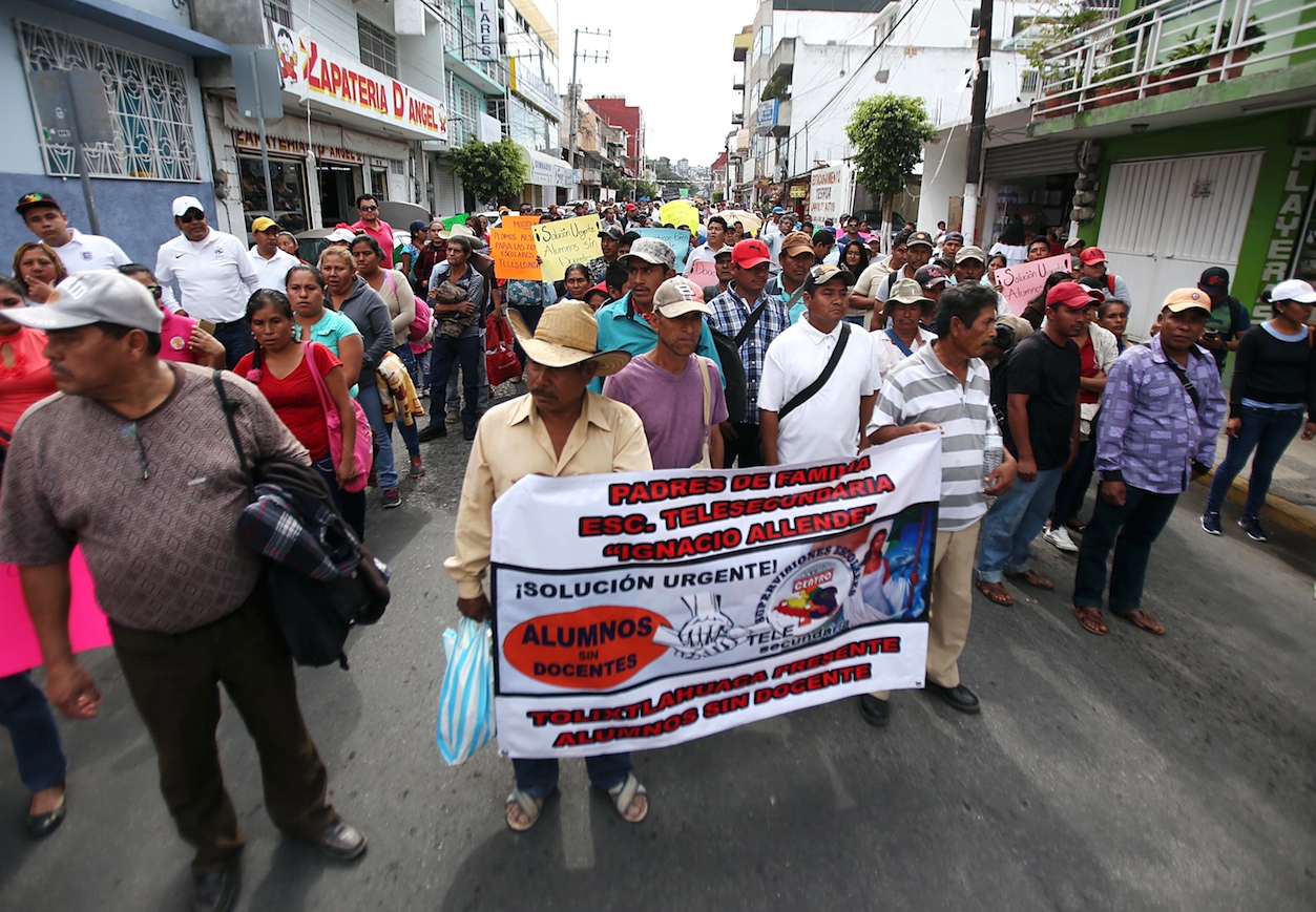 Bloquean idóneos y padres de tres municipios calles en la capital ...