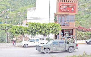 Decapitan a un joven en Chilapa y ejecutan a balazos al dueño de una carpintería en Taxco