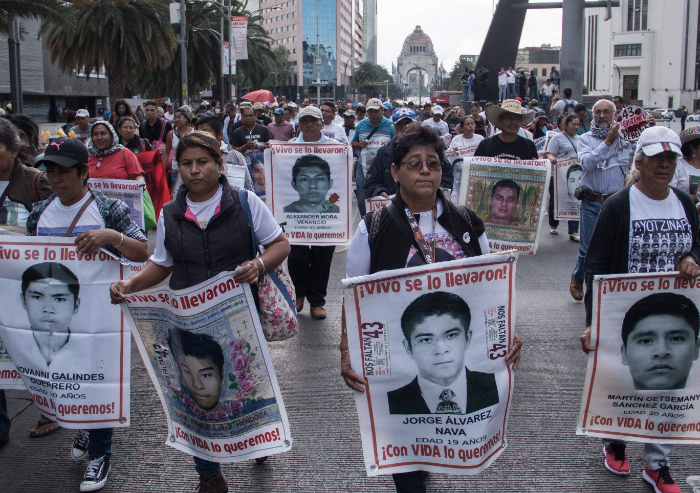 A 53 meses de la desaparición de los 43, marchan en Cdmx familiares y ...