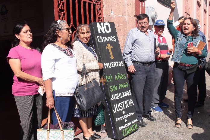 Protestan jubilados y pensionados del Sutcobach; exigen nivelación ...