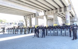 Ocupan fuerzas federales y estatales la entrada a Petaquillas