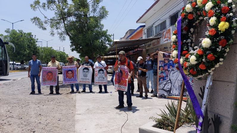 Piden padres de los 43 a AMLO que deje de proteger a sus fuerzas ...
